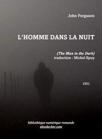 Couverture d'un livre montrant un personnage debout dans un paysage brumeux. Le titre, 